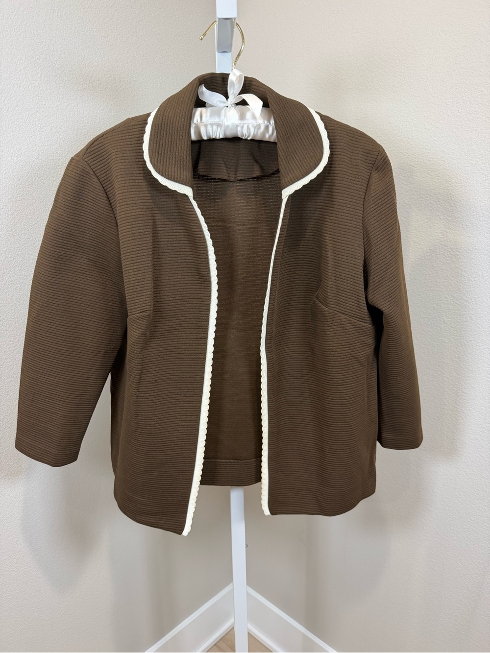 Vintage Brown Ribbed Knit Scalloped Collar Cardigan Jacket